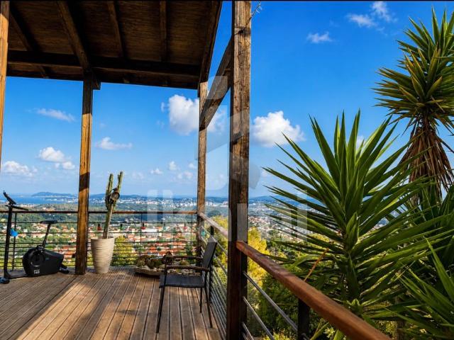 Maison de prestige de 144 m2 en vente Ollioules, Provence Alpes Côte d'Azur
