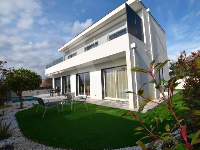 Maison de prestige de 160 m2 en location Béziers, Occitanie