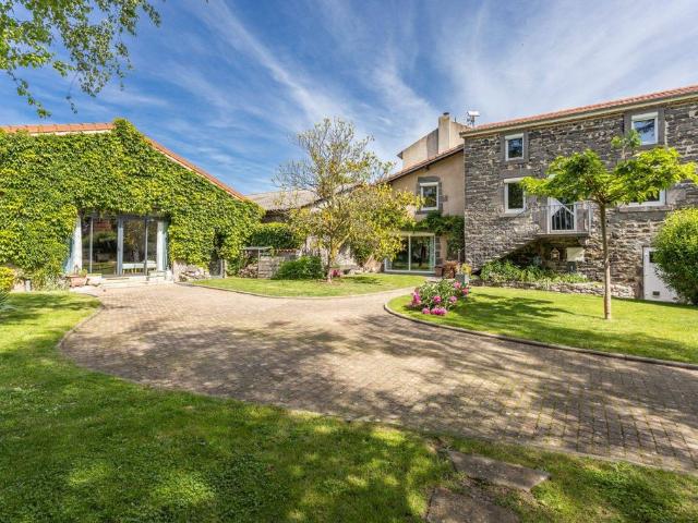 Maison de prestige de 170 m2 en vente Saint Beauzire, France