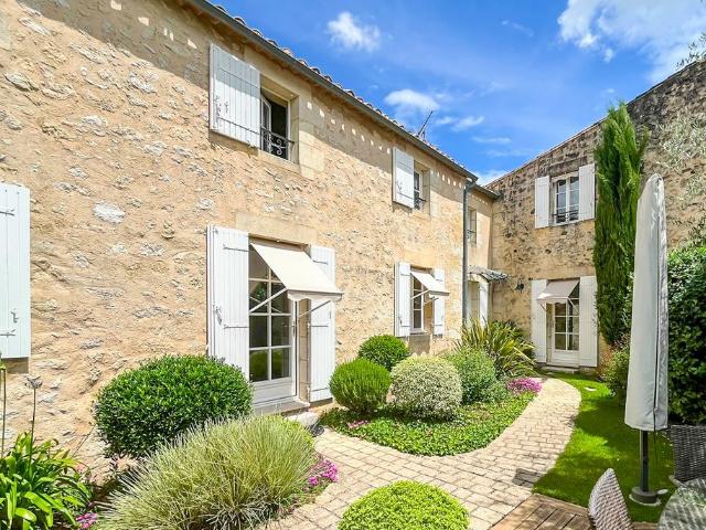 Maison de prestige de 187 m2 en vente Fronsac, France