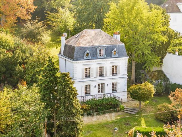 Maison de prestige de 208 m2 en vente La Celle Saint Cloud, Île de France