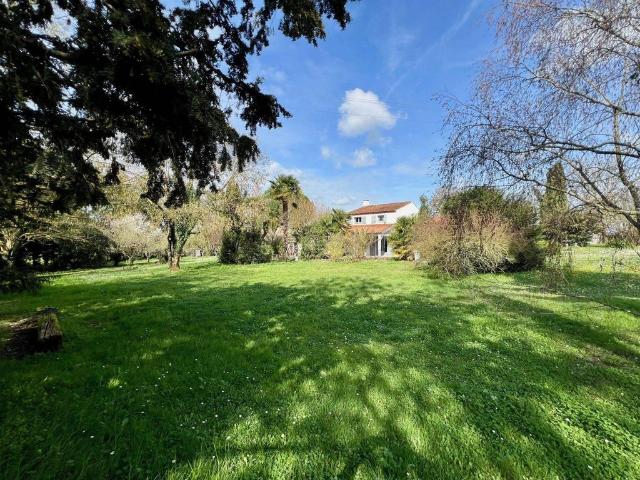 Maison de prestige de 202 m2 en vente Saint Benoist sur Mer, France