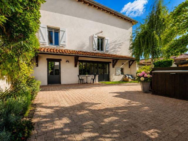 Maison de prestige de 220 m2 en vente Saint Georges de Reneins, France