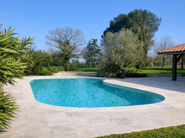 Maison de 5 chambres de luxe en vente à Bazas, France