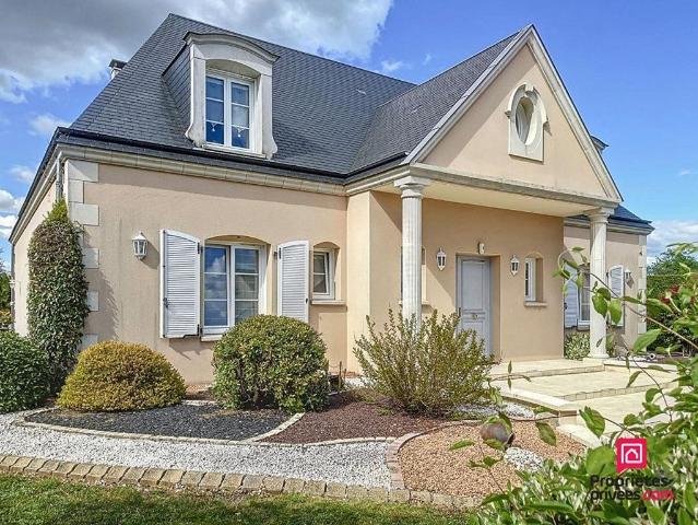 Maison de prestige de 230 m2 en vente Saint Cosme en Vairais, France