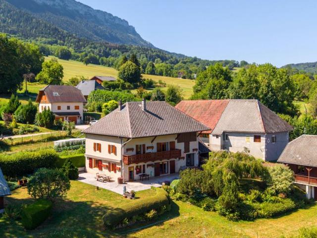 Maison de luxe de 9 pièces en vente à Le Noyer, France