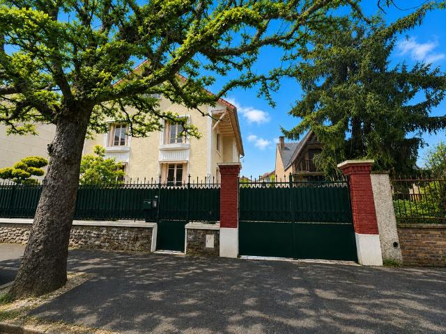 Maison de prestige de 243 m2 en vente Joinville le Pont, Île de France