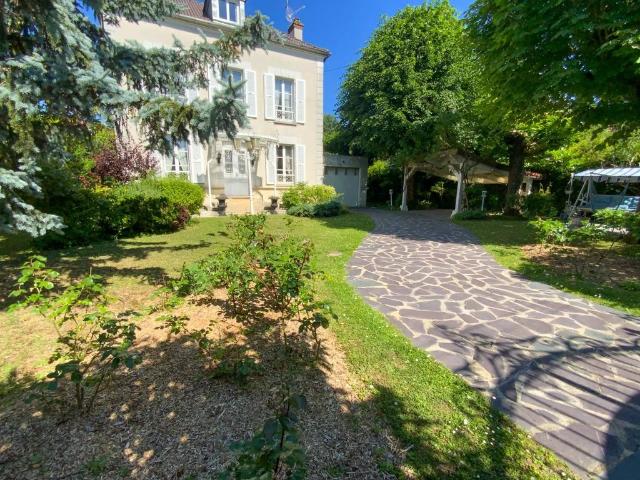 Maison de luxe de 7 chambres en vente à Le Raincy, Île de France