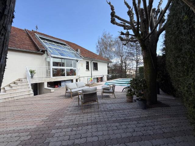 Maison de luxe de 5 chambres en vente à Chemaudin, France