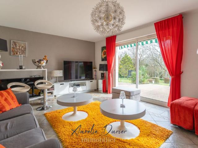 Maison de prestige de 262 m2 en vente Saint Antoine du Rocher, Centre