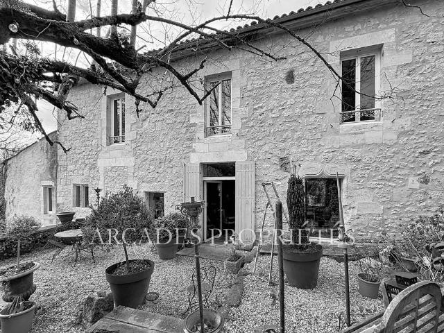Maison de prestige de 300 m2 en vente Frontenac, France