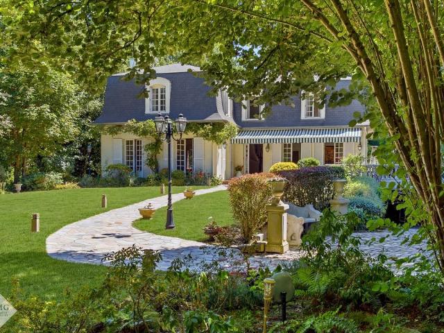 Maison de prestige de 300 m2 en vente Rueil Malmaison, Île de France