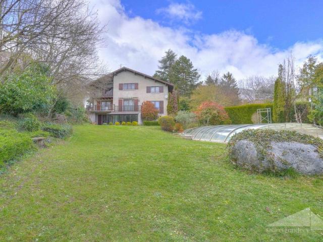 Maison de luxe de 8 pièces en vente à Thoiry, France