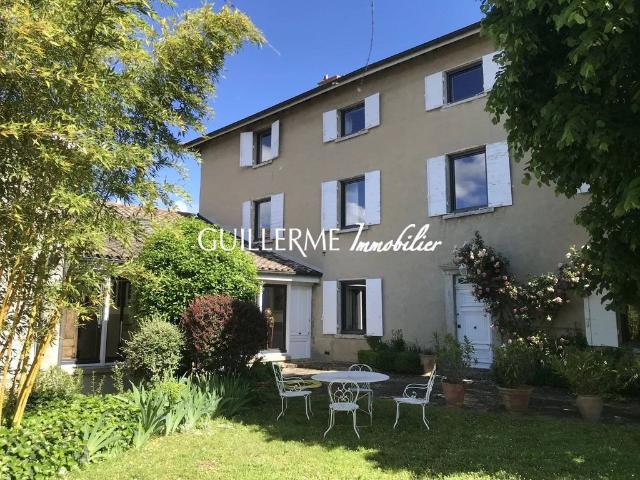 Maison de luxe en location à Dardilly, Auvergne Rhône Alpes