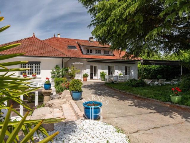 Maison de prestige de 330 m2 en vente Saint Pierre de Chandieu, France