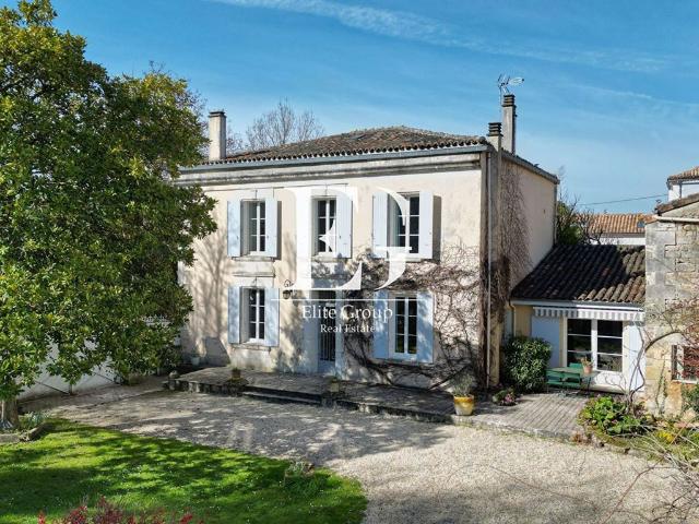 Maison de prestige de 331 m2 en vente Touvre, France