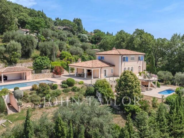 Maison de 9 pièces de luxe en vente à Châteauneuf Grasse, France
