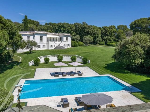 Maison de prestige de 775 m2 en location Antibes, France