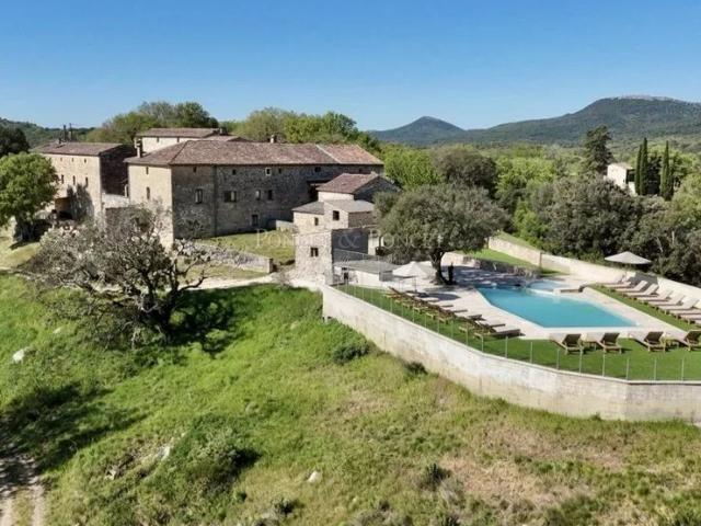 Maison de prestige de 896 m2 en vente Barjac, Occitanie