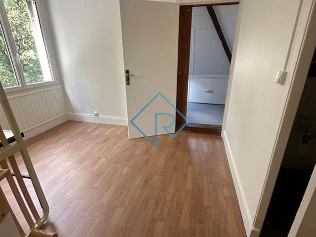 Maison de prestige de 97 m2 en location Buttes Chaumont, Villette, Bas Belleville, Paris, Île de France