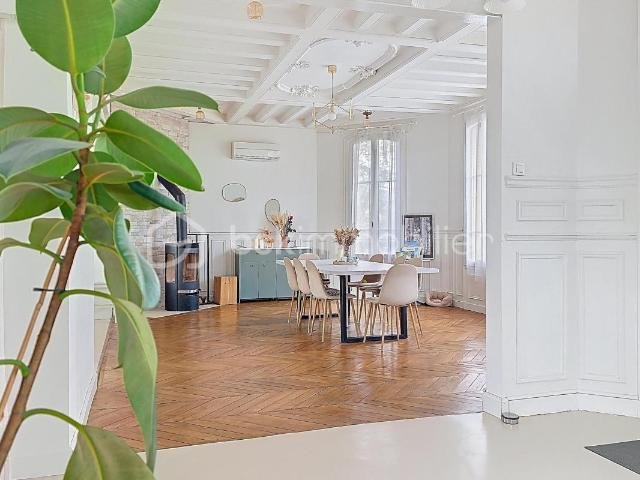Maison de prestige des années 1920, développant 280 m² habitables à 5 minutes de Brie Comte Robert