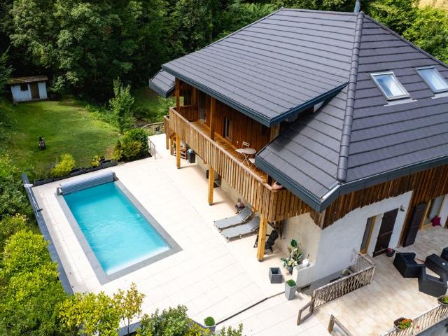 Maison de luxe de 4 chambres en vente à Vieugy, France