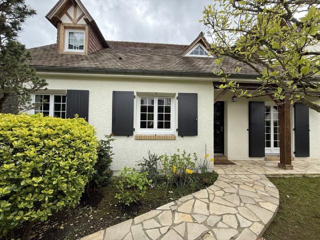 Maison de luxe de 6 pièces en vente à Orgeval, France