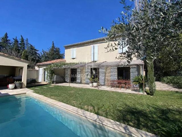 Maison de luxe de 7 pièces en vente à Maussane, France