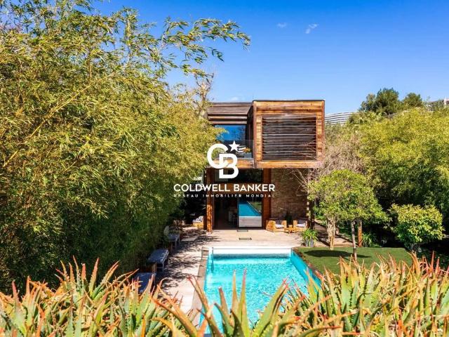 Maison de 6 pièces de luxe en vente à Marseille, France