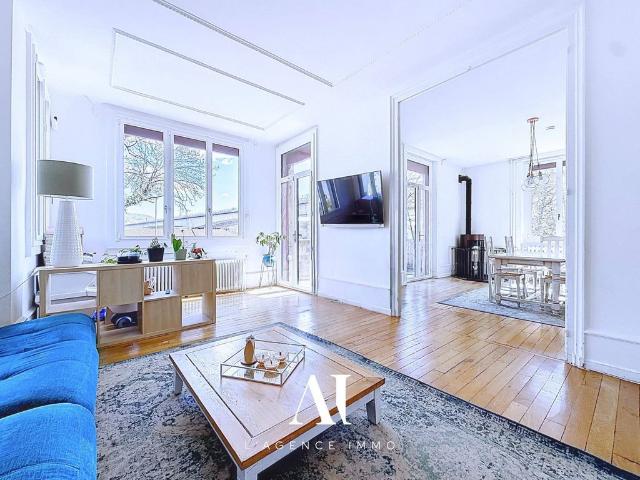 Maison de 9 pièces de luxe en vente à Valserhône, France