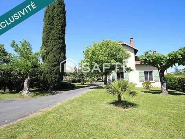 Maison de qualité Tout de plain pied Superbe extérieur 4 chambres 2 SDB et 2 WC