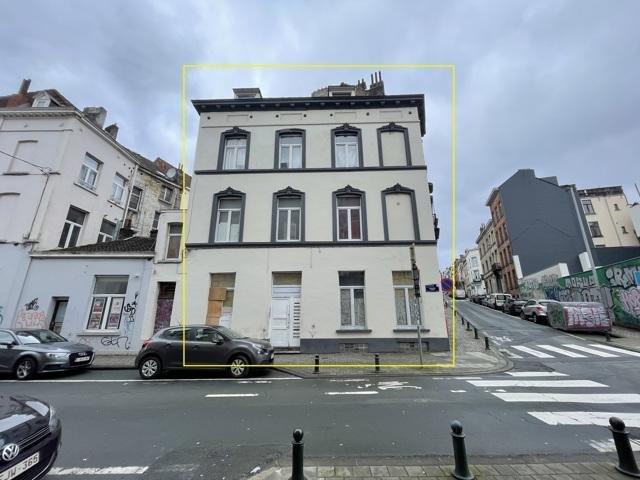 MAISON DE RAPPORT: 3 LOGEMNTS + COMBLES
