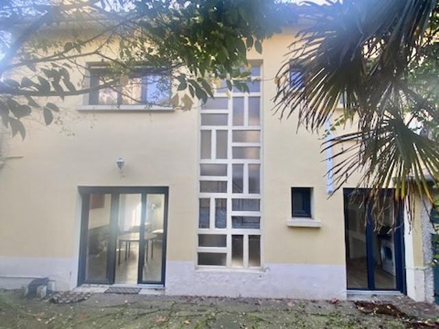 Maison de rue avec jardin en hyper centre d'Auch