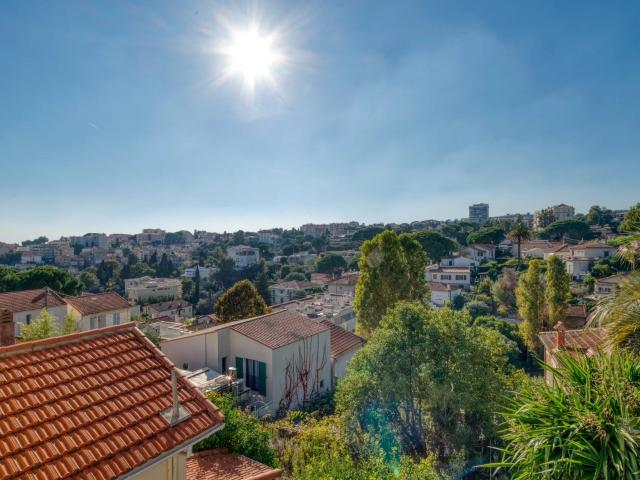 Maison de townhouse entièrement rénovée dans le quartier rés. 185m² Cannes