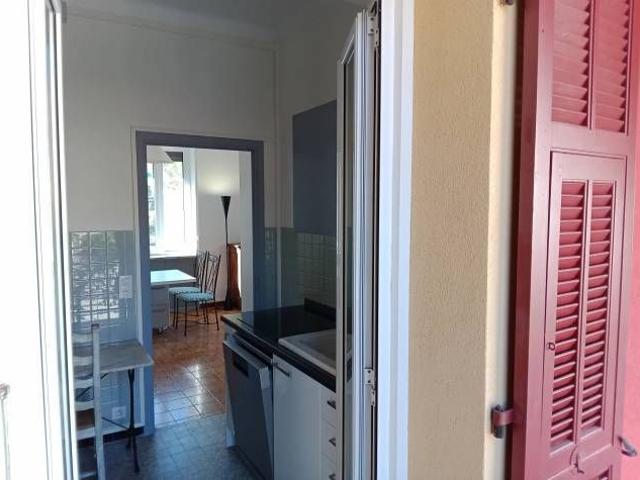 Maison de trois pièces sur deux niveaux avec jardin privatif