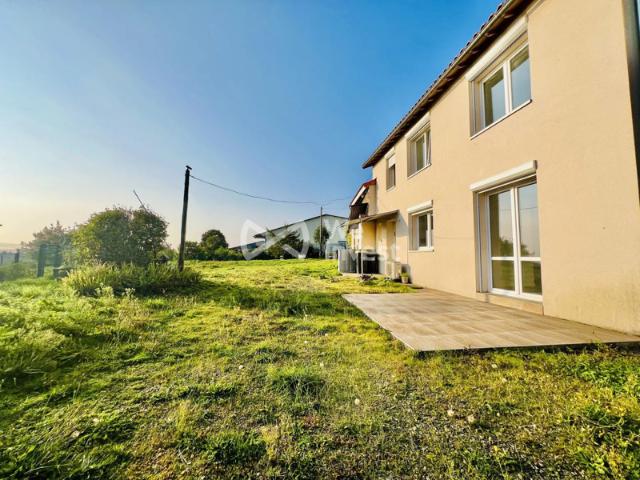 Maison de type 5 avec 4 chambres, 113 m² habitables, dépendanc