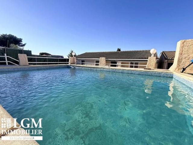 Maison de Type 5 avec Garage / Annexes et Piscine
