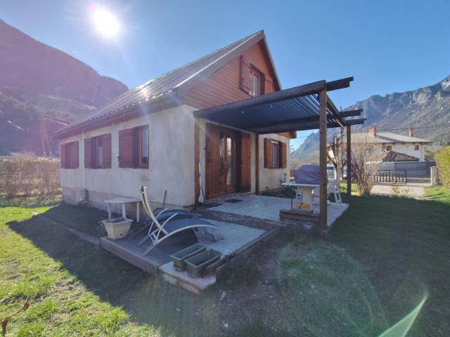 Maison de type 5 avec garage et jardin