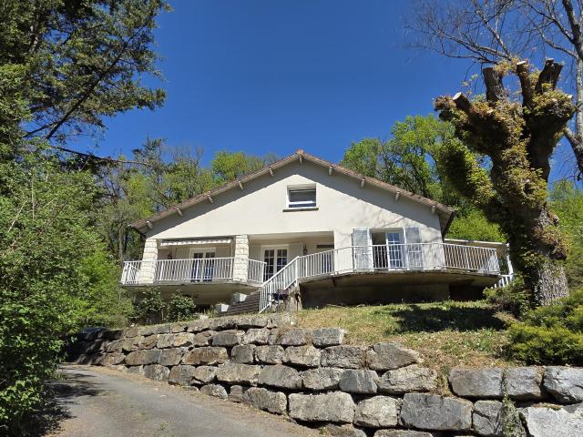 Maison de type 5 avec piscine et grand jardin