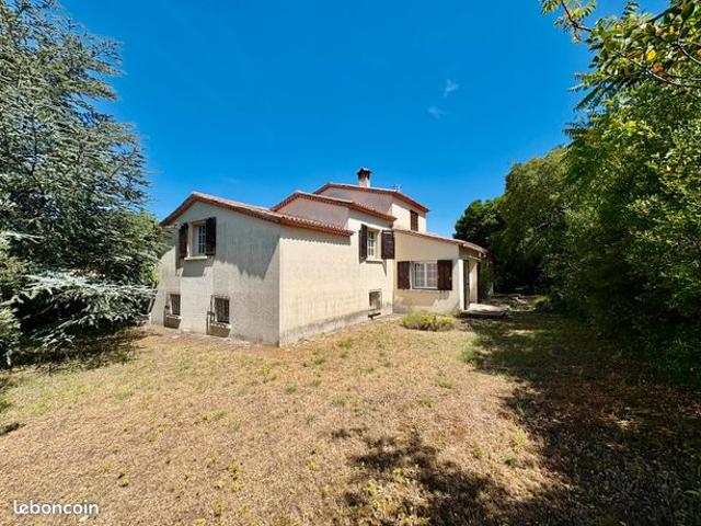 Maison de type 6 avec terrain clos