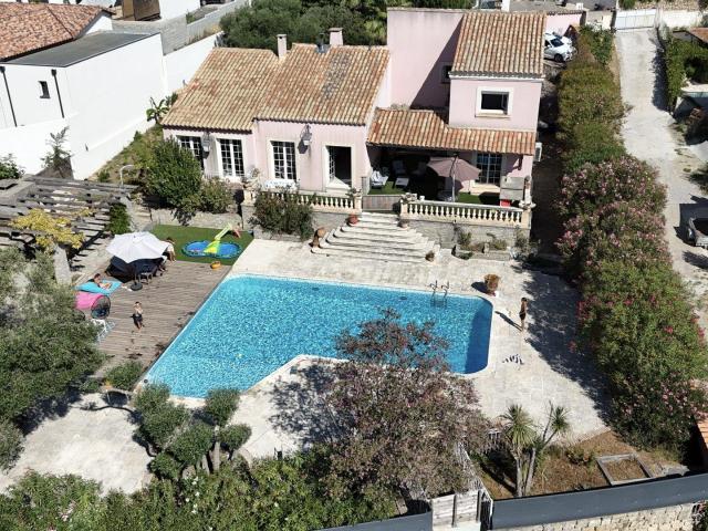 Maison de type 7 avec piscine 280m² Poussan