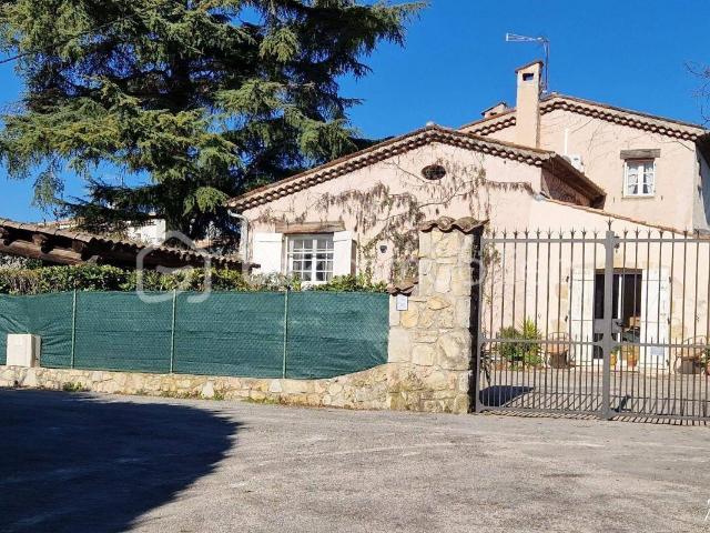 MAISON DE TYPE PROVENCAL DE 187 M2
