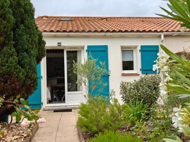 Maison de vacances 2 pièces avec mezzanine et jardin dans résidence avec piscine en bord de mer à Saint Michel Chef Chef 44730