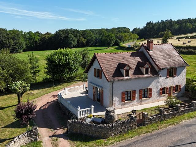 Maison de vacances du XIX siècle sur plus de 2 hectares de terrain