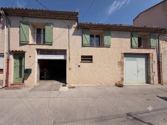 SAINTE ANASTASIE Maison de village 4 pièces avec grand garage