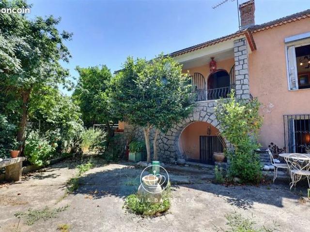 Maison de village 4 pièces 161 m²