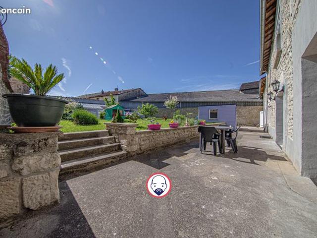 Maison de village 5 pièces 324 m²