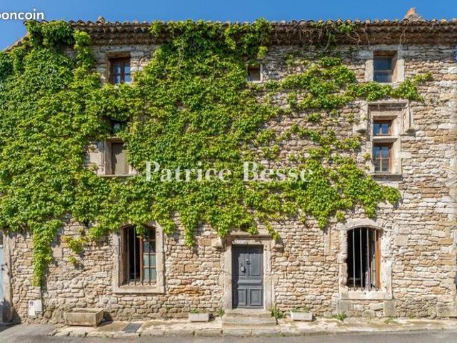 Maison de village 5 pièces 340 m²