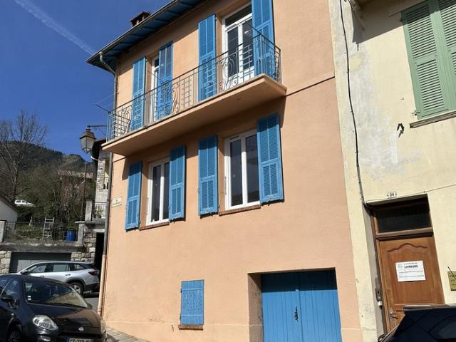 Maison de village 5 pièces avec dépendances