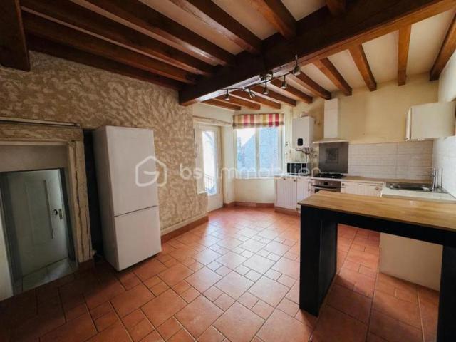 Maison de village 5 pièces – Jardin, dépendances et fort potentiel à Seignelay